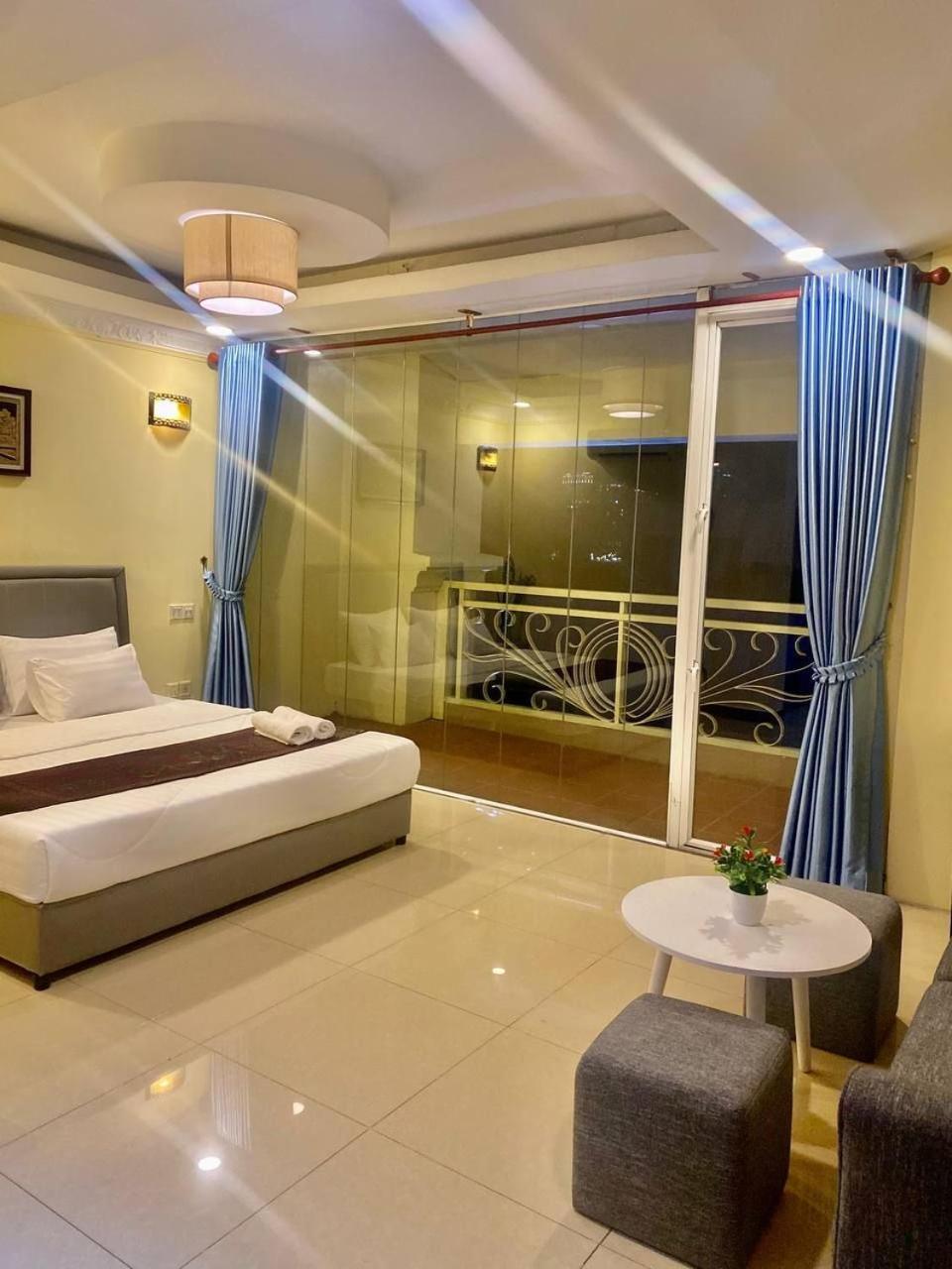 Soma Hotel Phnom Penh Exterior foto