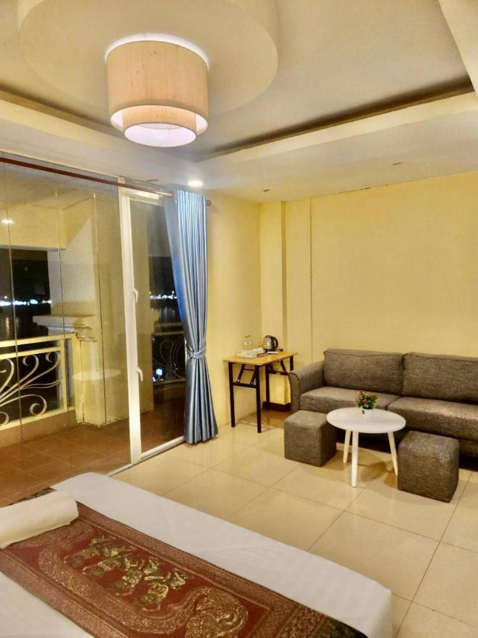 Soma Hotel Phnom Penh Exterior foto